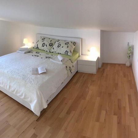 Apartmani Zuzic Veglia Exterior foto