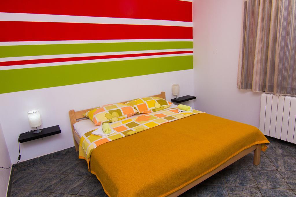 Apartmani Zuzic Veglia Cameră foto