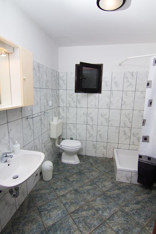 Apartmani Zuzic Veglia Cameră foto