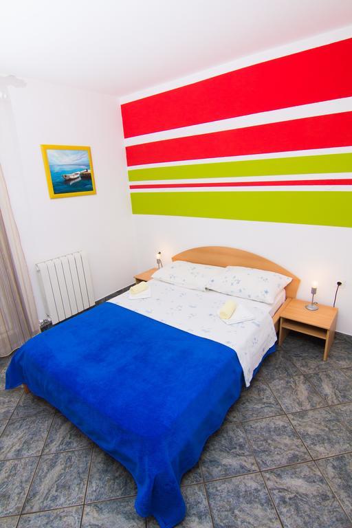 Apartmani Zuzic Veglia Cameră foto