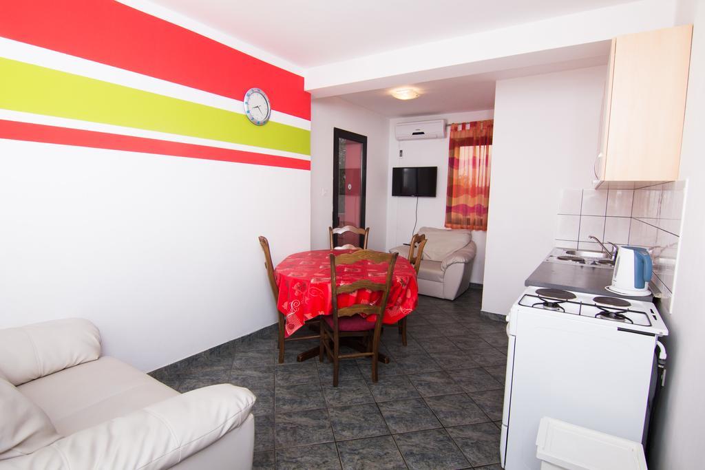 Apartmani Zuzic Veglia Cameră foto