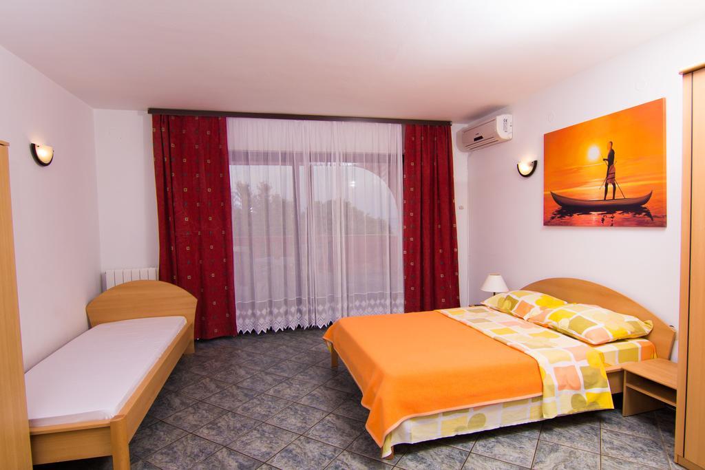 Apartmani Zuzic Veglia Cameră foto