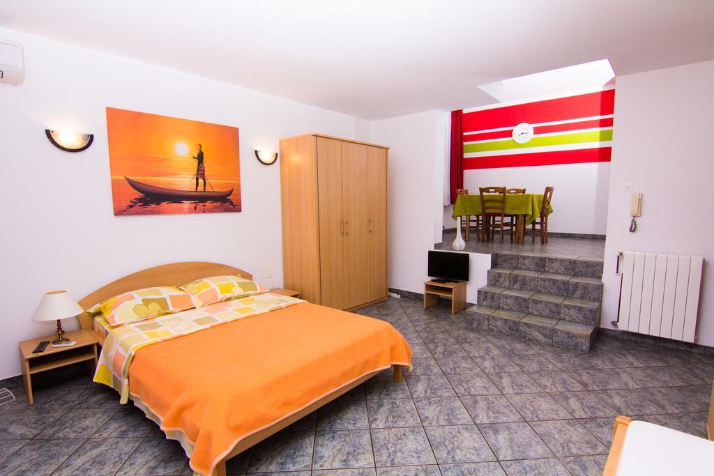 Apartmani Zuzic Veglia Cameră foto
