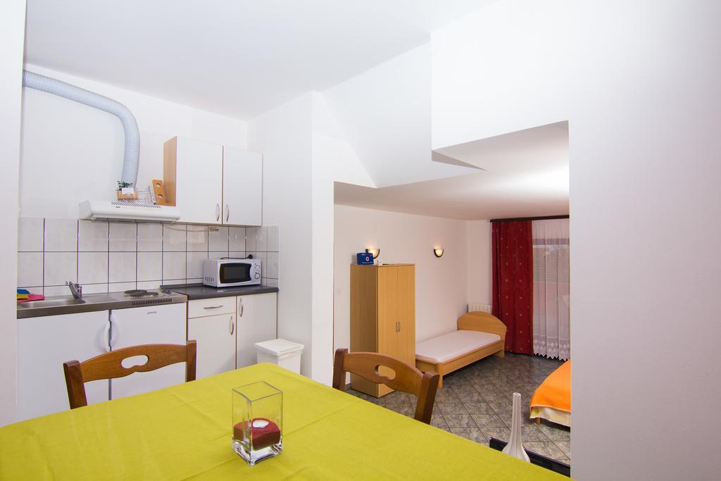Apartmani Zuzic Veglia Cameră foto