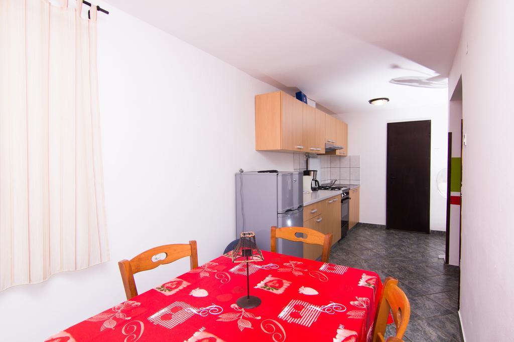 Apartmani Zuzic Veglia Cameră foto
