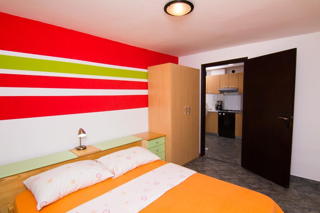 Apartmani Zuzic Veglia Cameră foto