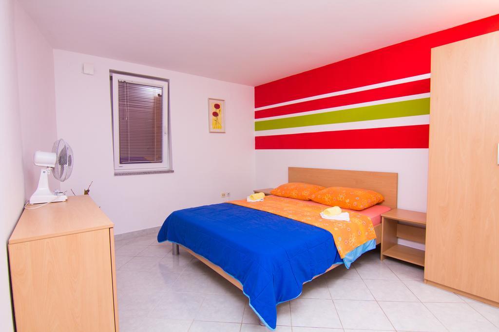 Apartmani Zuzic Veglia Cameră foto